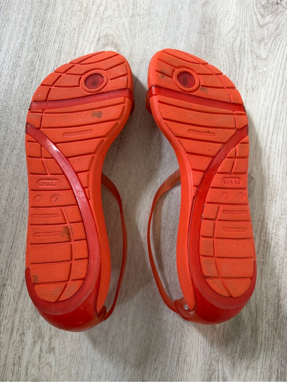CROCS women’s 7 Bright Orange Jelly Strappy Minimalist thong Sandals - Picture 4 of 6